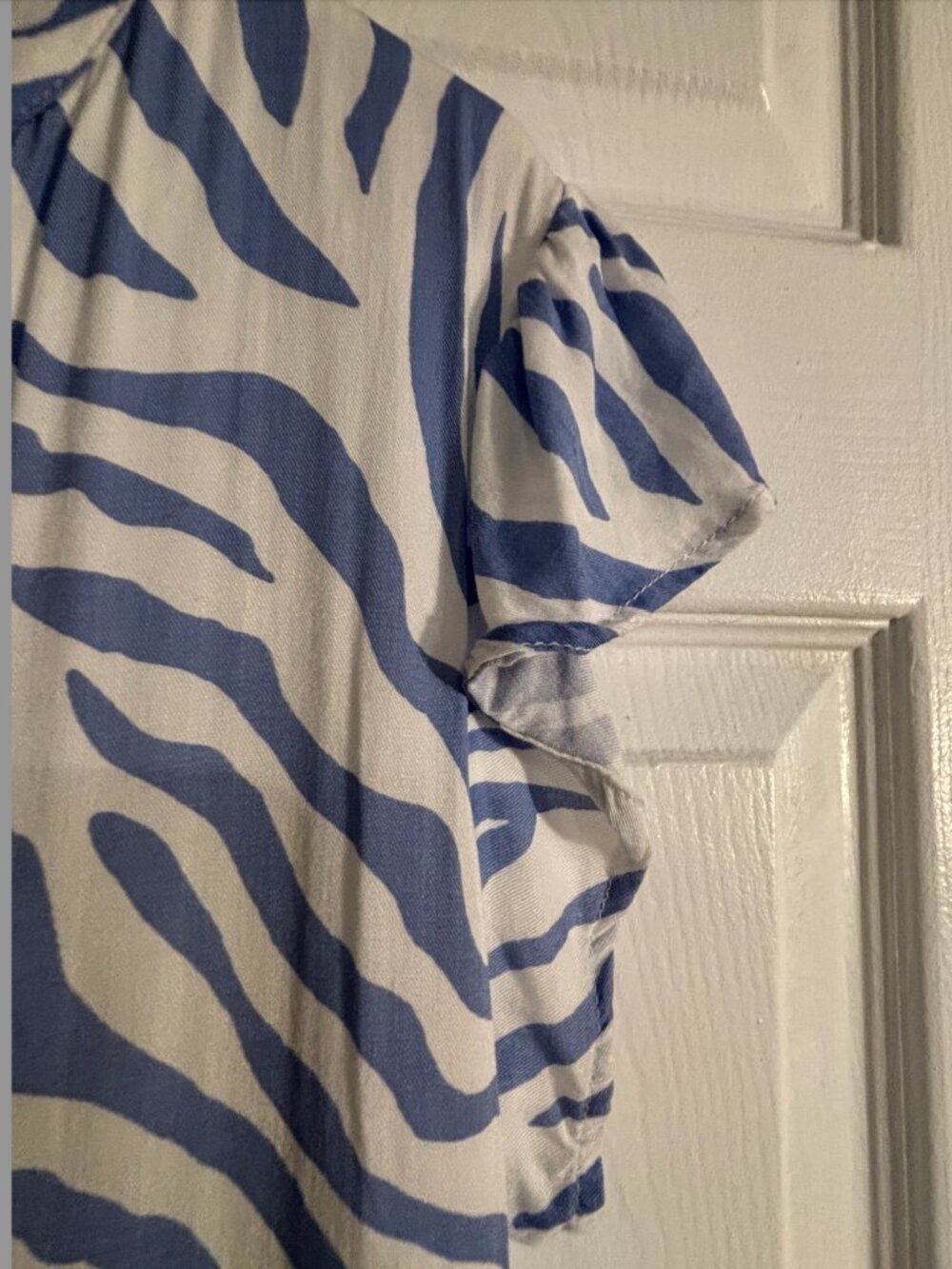 THML Blue & White Zebra Print Flutter Sleeve Dress | Size Medium - Picture 7 of 8